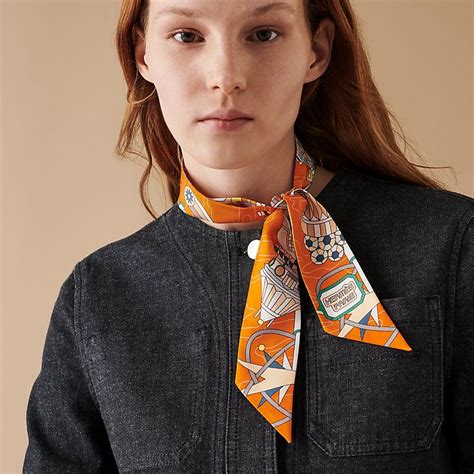 how to.wear hermes scarf|how to wear Hermes twilly.